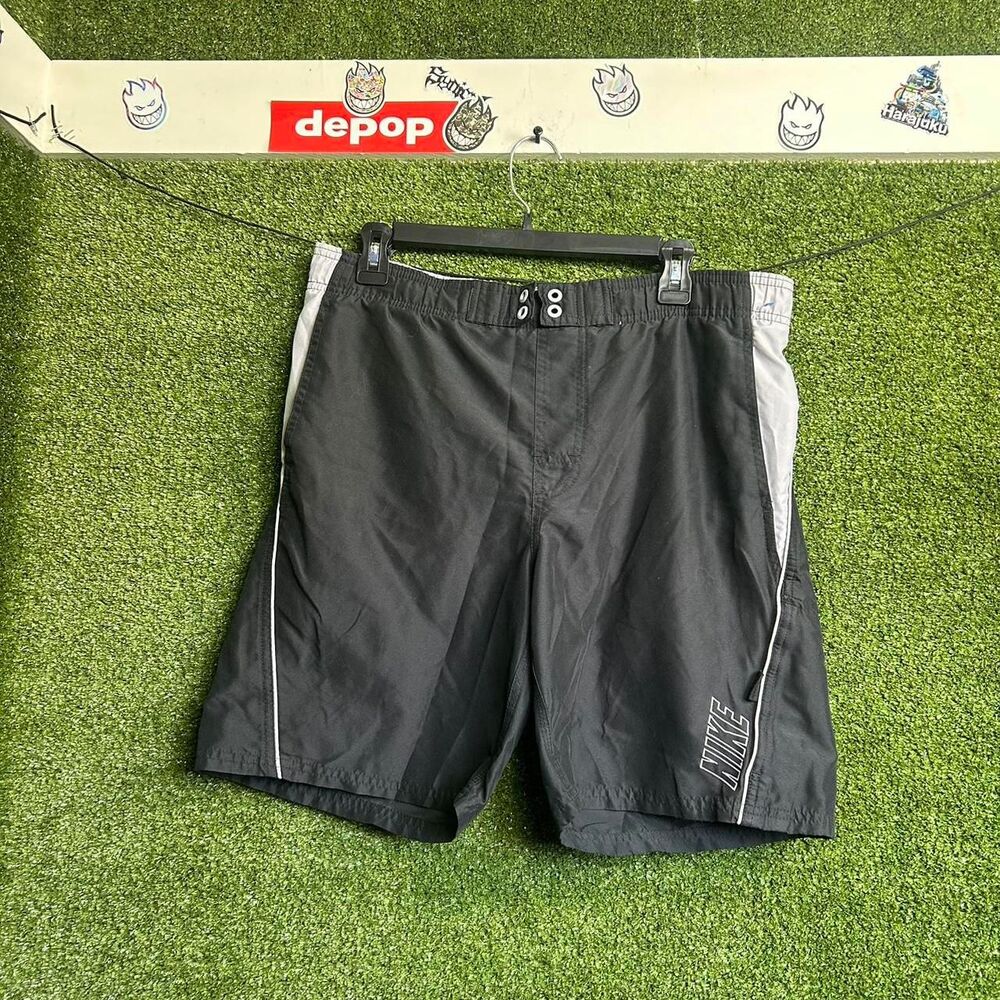 Nike Men's Black and Grey Shorts